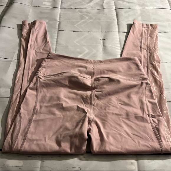 Mauve Pink Victoria Sport Workout Leggings with Sheer Animal Print Panel, Medium - Picture 14 of 14